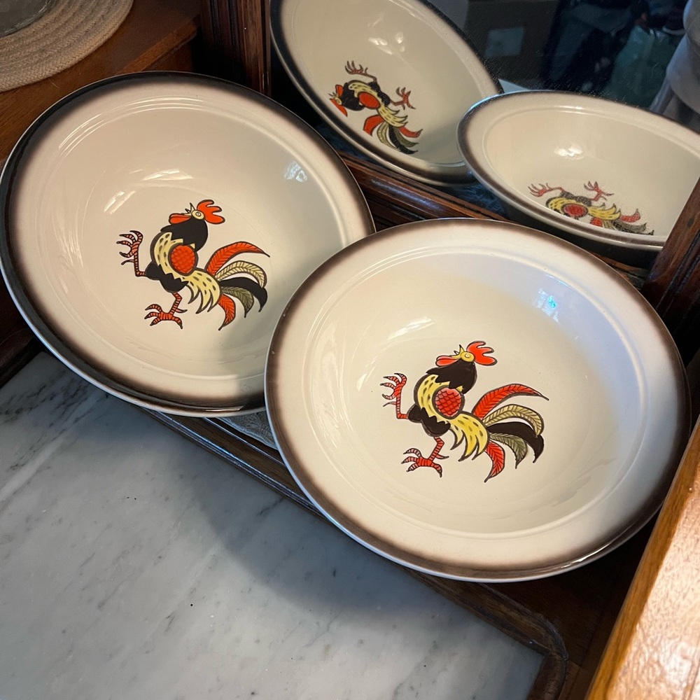 METLOX Vintage‎ Poppytrail "Red Rooster" Set of 2, 10-Inch Diameter Bowls Brown